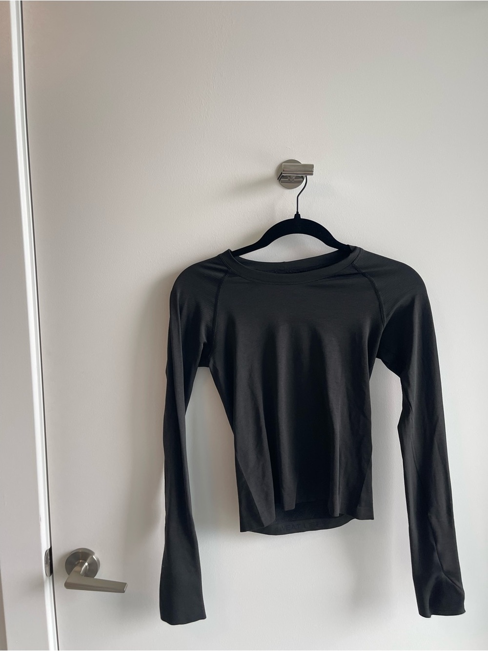 Lululemon Women’s Black Long-Sleeve Top Swiftly